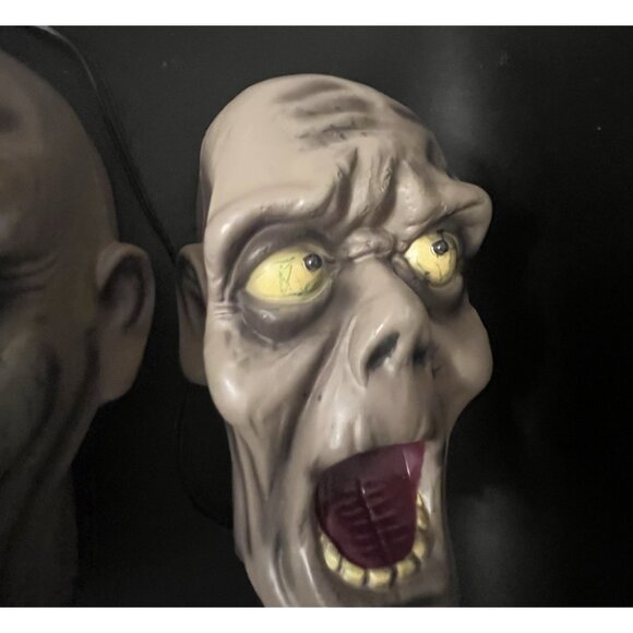 2010 Magic Power Halloween Zombie Lawn Stakes Sound Activated Lights Noise READ - Picture 13 of 14